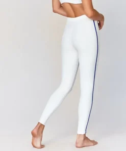 Acacia Bottoms><noscript><img width=