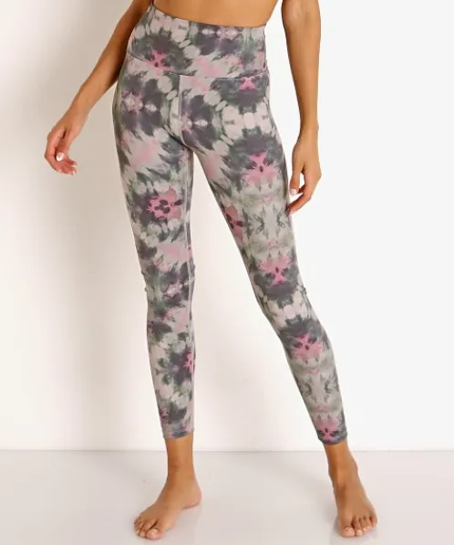 Beach Riot Bottoms>Piper Legging Four Leaf Clover