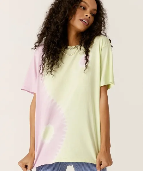 Daydreamer Tops>Lotus Yin Yang Weekend Tee