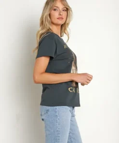 Daydreamer Tops><noscript><img width=