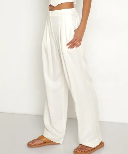 DONNI. Pants>Pleated Pant Creme