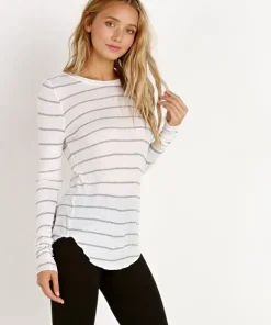 Indah Tops><noscript><img width=