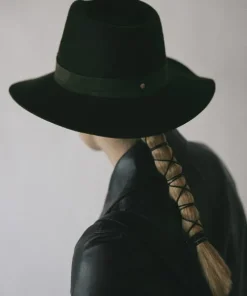 Janessa Leone Accessories><noscript><img width=