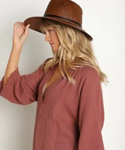 Janessa Leone Accessories><noscript><img width=