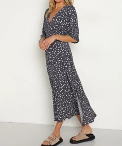 KIVARI Dresses><noscript><img width=
