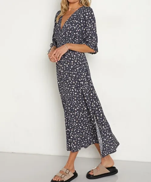 KIVARI Dresses>Neve Midi Dress Neve Ditsy