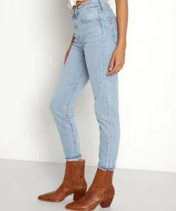 Levi's Pants><noscript><img width=