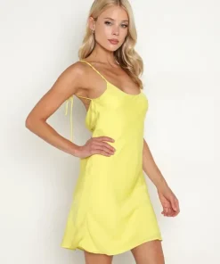 Line & Dot Dresses><noscript><img width=