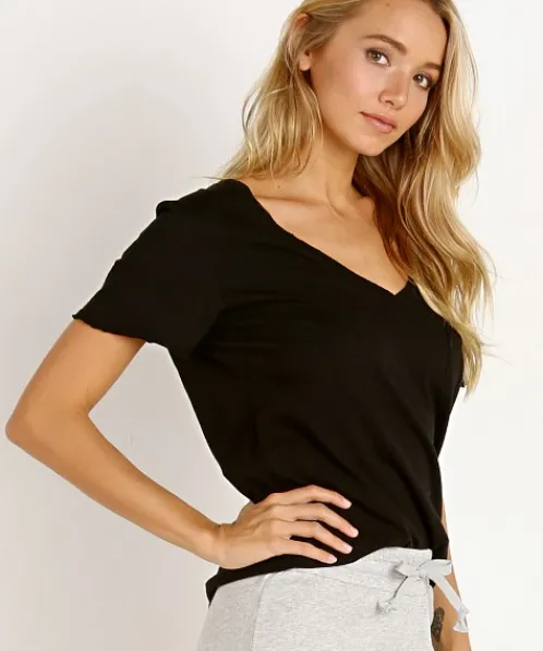 n: PHILANTHROPY Tops>Lynne V Neck Black Cat