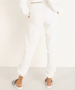 Nia Pants><noscript><img width=